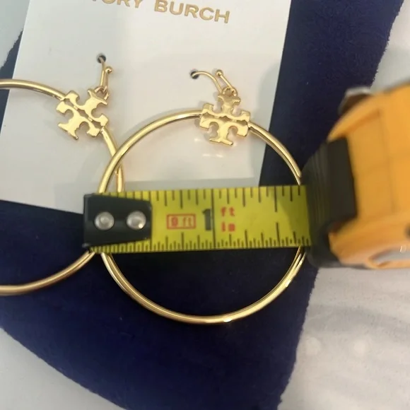 Tory Burch Stocked-T Hoop - Picture 13 of 16
